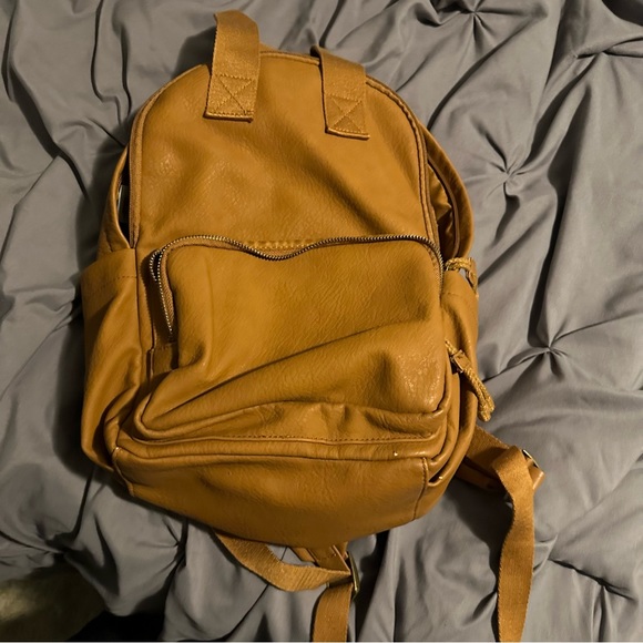 Backpack - Picture 4 of 5